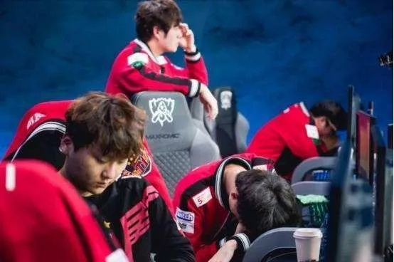 SKT与RNG宿命对决:从无胜到三冠王的逆袭之路 SKT与RNG宿命对决:从无胜到三冠王的逆袭之路