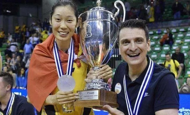 永恒之塔领奖台,你怎么看朱婷这位球员的情商