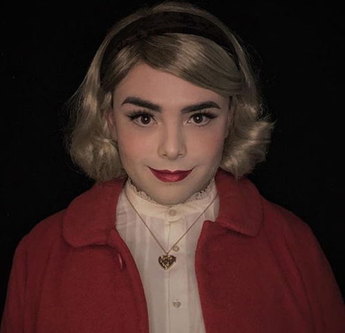 Pamela Horton：从演员到永久化妆专家的转变