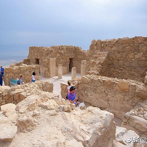 《堡垒之夜》丛林废墟战力提升秘籍：内部激战攻略解析