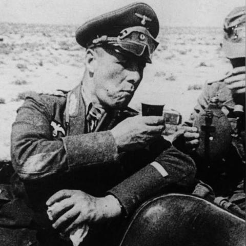 《堡垒之夜》沙漠赛道攻略：揭秘高效对抗技巧，轻松领跑全场