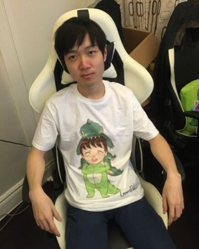 英雄联盟解说小智（  他到底在搞笑什么）