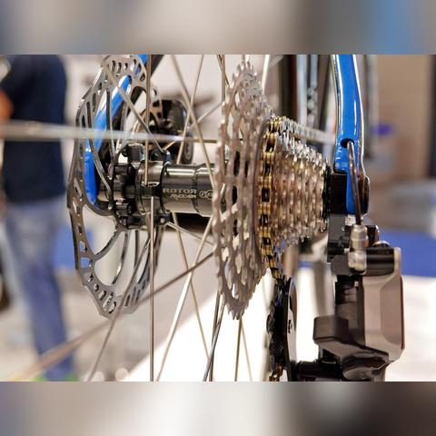 《极品飞车13》改装秘籍：全面解析变速性能提升攻略