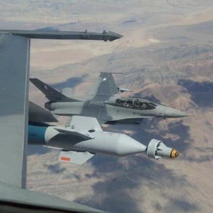 《堡垒之夜》遥控炸弹攻略：掌握技巧，轻松制胜秘籍大揭秘