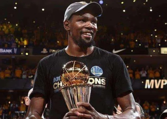 粉钻杜兰特FMVP属性解析：独家揭秘超凡徽章优势