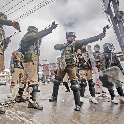 英雄连：抵抗前线深度评测：全面提升的战略体验