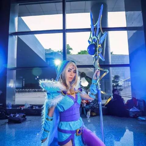 《DOTA2》在线人数创新高，Steam峰值突破93万，体验巅峰时刻！