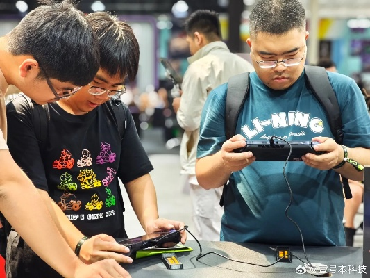 方糖壹号掌机革新体验：双屏变形东京亮相，畅玩新境界