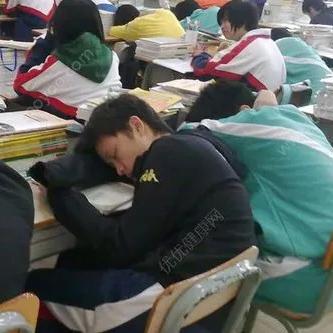 恶搞女老师,是欢乐还是尴尬? 恶搞女老师,是欢乐还是尴尬?