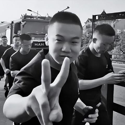 超级救火队免费版手游：勇敢消防员，拯救被火焰吞噬的城市！