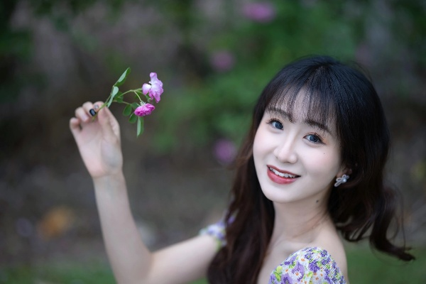 花儿直播：带给你明媚笑容，焕然新生的感觉