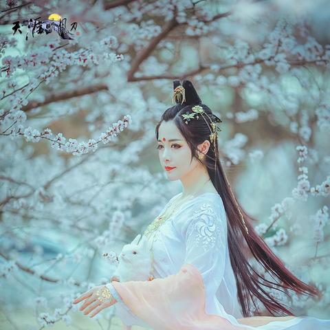 《天刀手游》开年版本震撼来袭!全新白蛇青蛇外观【圣绣·西湖烟雨】惊艳亮相,独家揭秘! 《天刀手游》开年版本震撼来袭!全新白蛇青蛇外观【圣绣·西湖烟雨】惊艳亮相,独家揭秘!