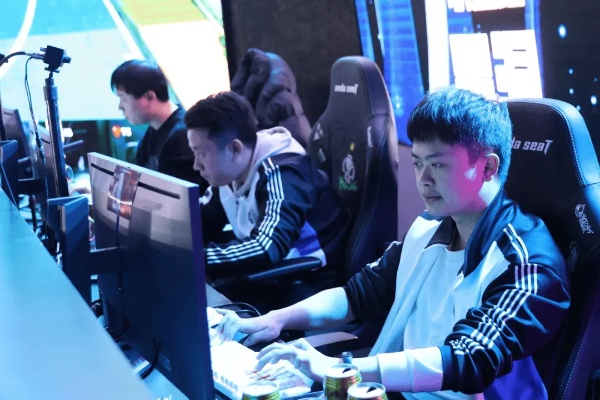 电竞盛宴升级！EVNIA弈威双核显示器引领FSPL职业联赛新潮流