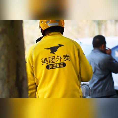 深夜送药遇冷无人接，00后骑手回店探药效赢5元赏金