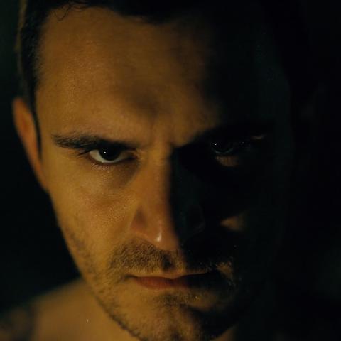 玩转使命召唤：现代战争2！带你探索游戏内幕与精彩枪械系统