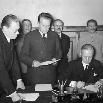 突袭下载：重温二战经典，下载突袭系列游戏！