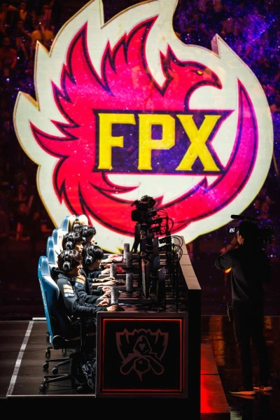 FPX荣耀落幕，LPL电竞新篇章开启