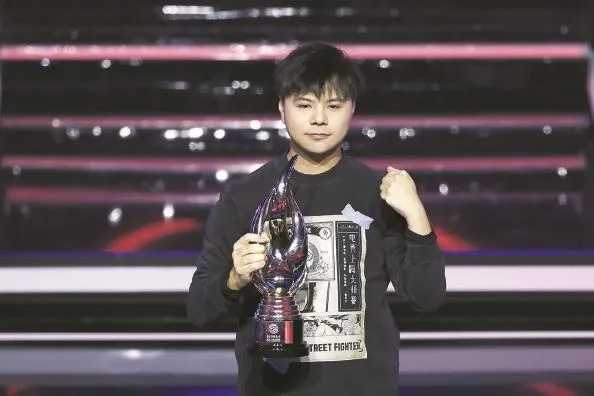 曾卓君荣膺Esports Awards主机游戏冠军，年度最佳选手荣耀加身！