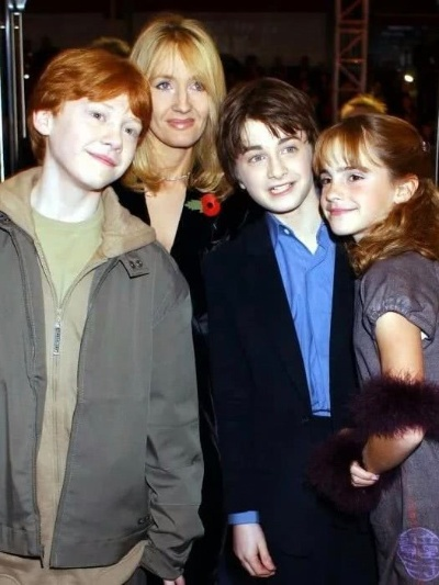 JK罗琳亲临《哈利波特》拍摄地，皇室级接待揭秘幕后盛况