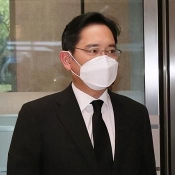 苹果弃用iPhone 17 Pro屏，三星接单新价值爆发