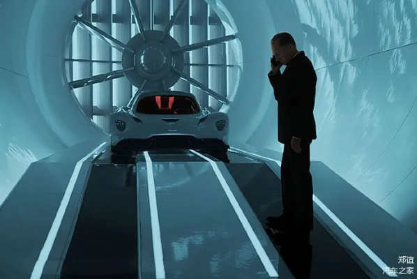 《007初露锋芒》惊艳亮相，全新座驾惊艳全球，揭秘未来科技新篇章