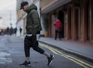 男子22元购羽绒服被拒：揭秘消费歧视背后的真相