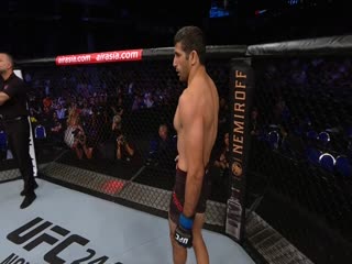 前UFC冠军直播8月赚翻，20年格斗生涯收入不及此！