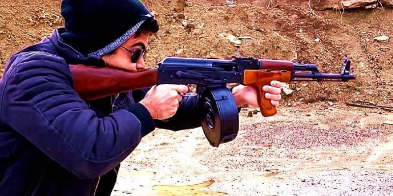 为什么职业选手的AK47截图里，永远藏着你不知道的压枪密码？