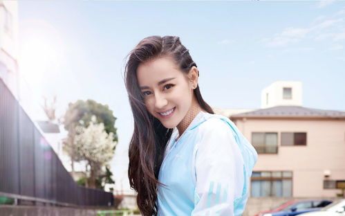 尹雪花新美照曝光:一弯小腰展现绝美风采! 尹雪花新美照曝光:一弯小腰展现绝美风采!