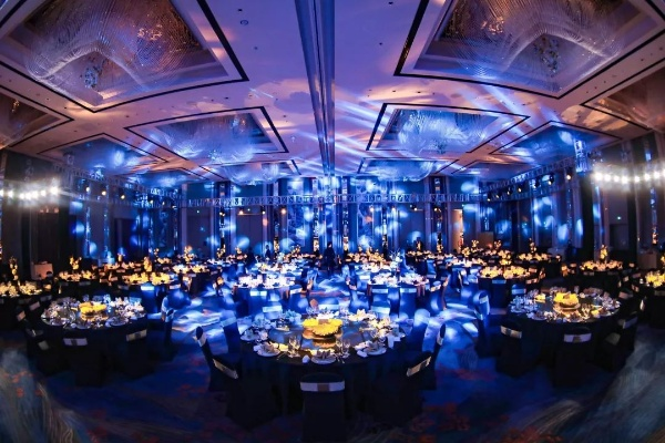 名钻假日赌场尊享双倍奢华盛宴，尽享非凡尊贵体验