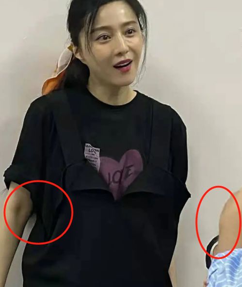 凛子近照曝光：萌态可掬，让人想将她推下楼梯！