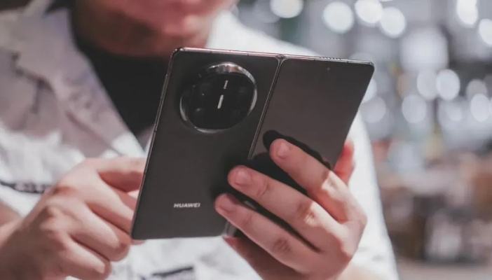 华为Mate X7折叠新巅峰：玄武架构，影像直板新标杆