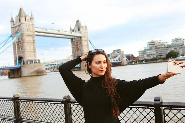 《羊蹄山之魂女主伦敦自拍》精彩旅程新篇章