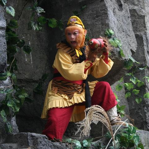 为什么游戏里的白龙总让玩家又爱又恨？从3款顶流大作看龙族设计的隐藏门道