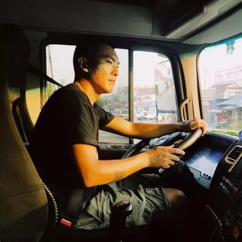 油价暴跌预警：新能源助力全球油价两年内或减半冲击