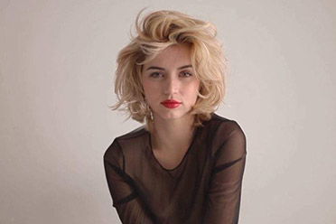 安娜·德·阿玛斯为何能成为游戏圈「破圈联动王」从3款顶流游戏看她的角色适配密码