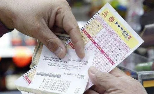 男子刮中10万彩票老板拒兑奖，民警助力兑奖彰显正义