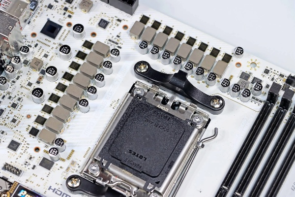 AM5巅峰ITX主板解析：微星X870I EDGE TI EVO WIFI刀锋钛力全开