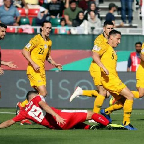 国足亚洲杯小组出局，为什么我们总在出线边缘摔得这么疼？