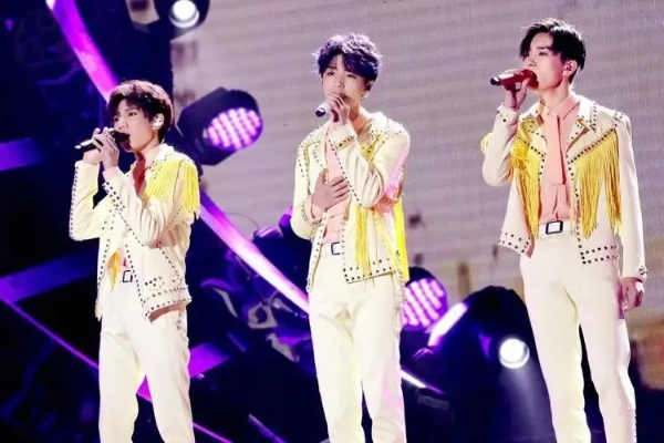 TFBOYS十周年演唱会抢票争议，为什么你蹲点3小时，却输给了隐形手？