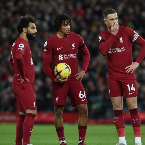 C罗1亿欧签字费新东家悬念，玩家视角看足坛顶流的「游戏化转会逻辑」