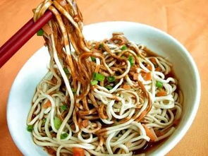 面条厂奇思妙想：手搓面条变飞机，专家直言创新无限