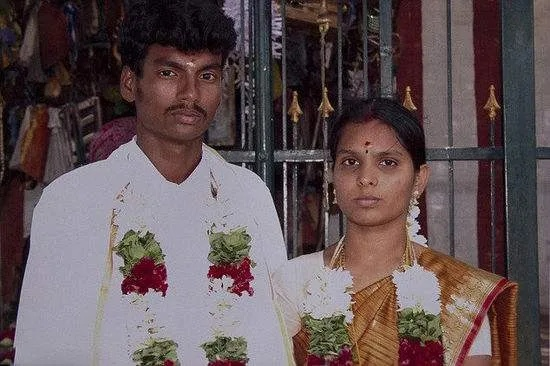 印度新娘悲壮婚礼：男友惨遭杀害，爱情与牺牲的抉择