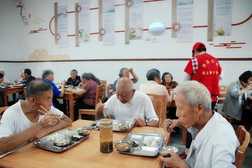 京东食堂温馨时刻：刘强东父母亲临现场，朴素烹饪传递家味