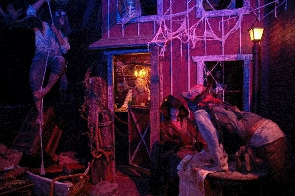 惊悚邂逅：揭秘“燃烧矿镇”尸鬼惊魂夜