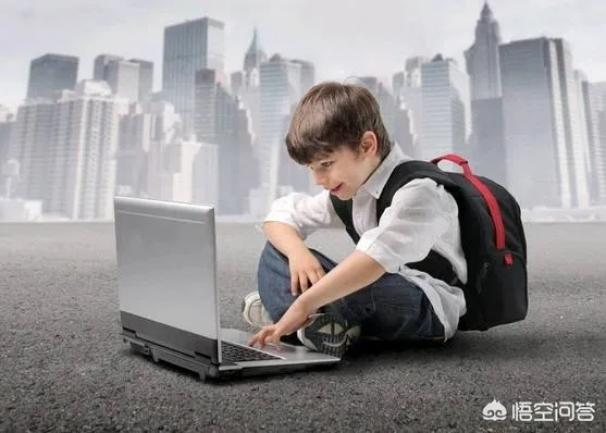 月薪五千借钱给儿子买万元游戏电脑，到底是宠娃还是懂游戏？