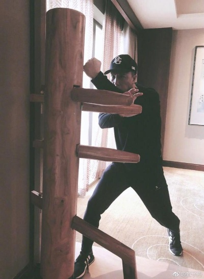 甄子丹瓶盖挑战到底藏了多少游戏级细节?玩家必看的动作设计密码 甄子丹瓶盖挑战到底藏了多少游戏级细节?玩家必看的动作设计密码