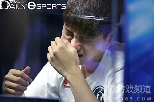 为什么职业选手的迷烟总能救全队？我扒了100场大赛录像找出3个关键细节