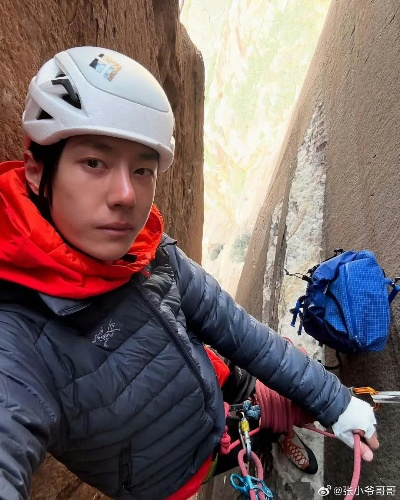王一博徒手攀岩惊险坠海，安全无恙！揭秘高空挑战新高度