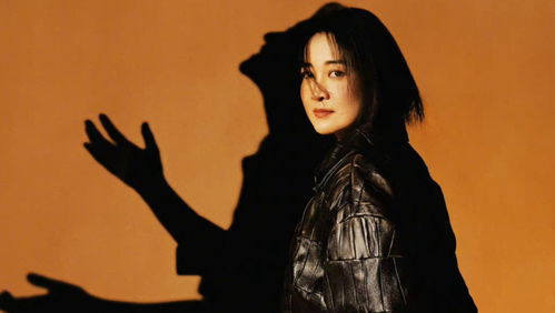 艾玛拒演《新蝙蝠侠2》后，寡姐接棒成焦点，揭秘幕后新价值